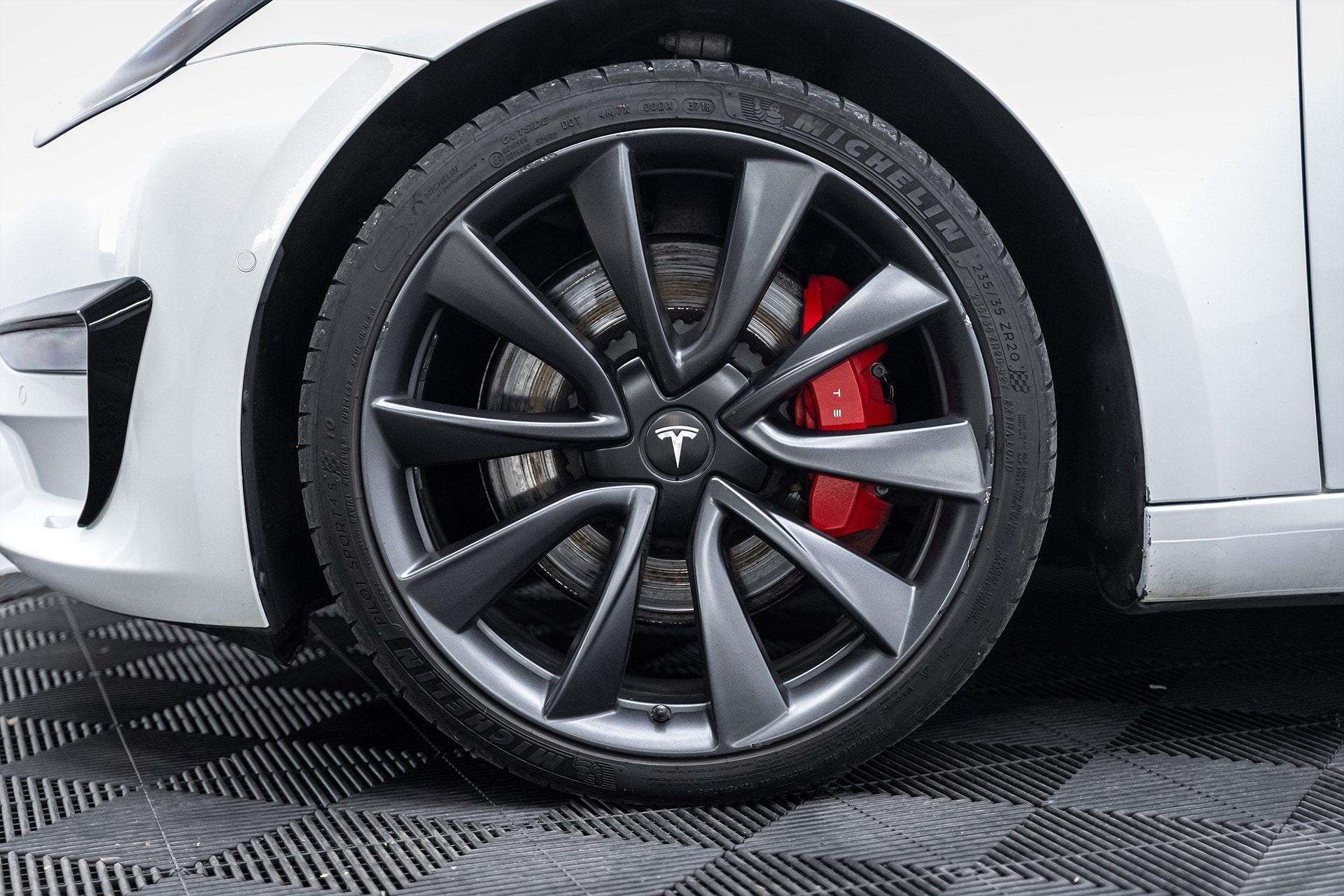 Tesla Model 3 - bild 3