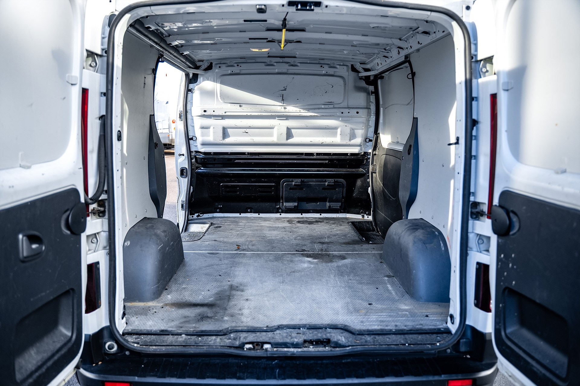 Nissan NV300 - bild 13