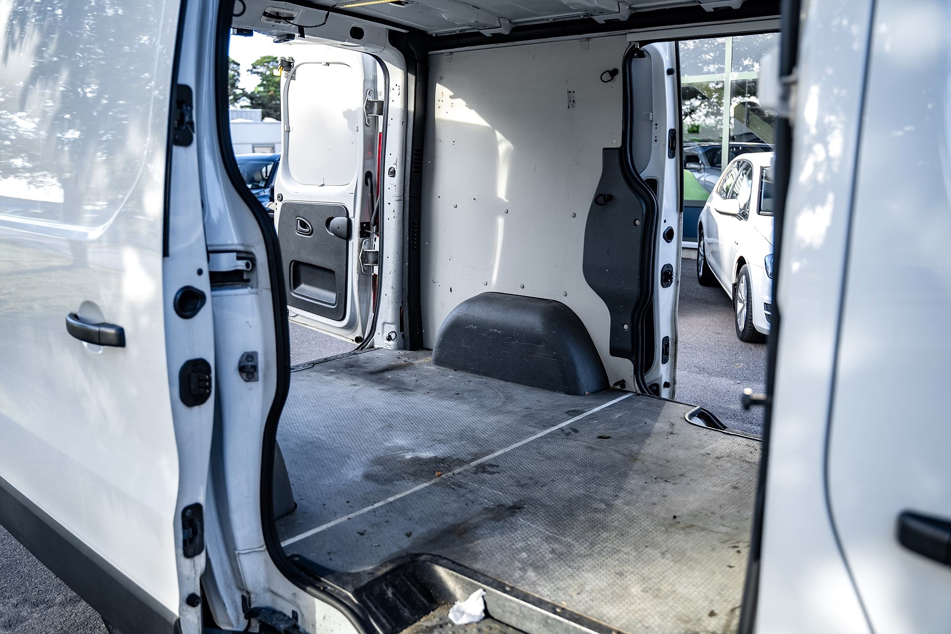 Nissan NV300 - bild 14
