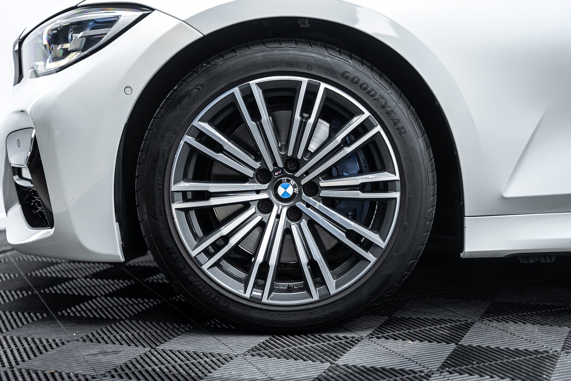 BMW 330 - bild 4