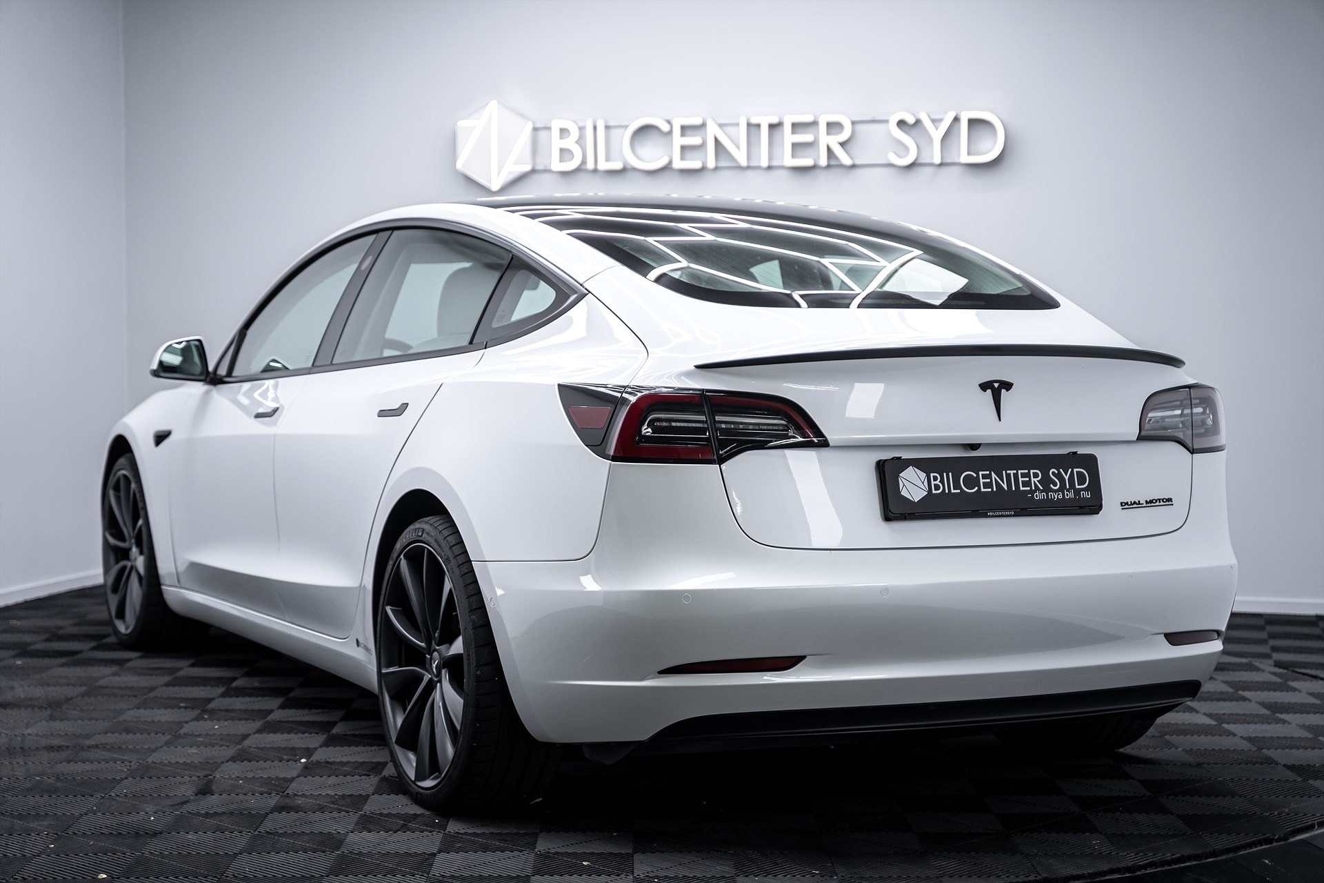 Tesla Model 3 - bild 11