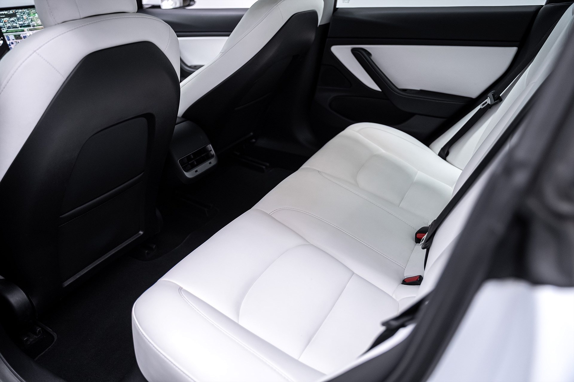 Tesla Model 3 - bild 24
