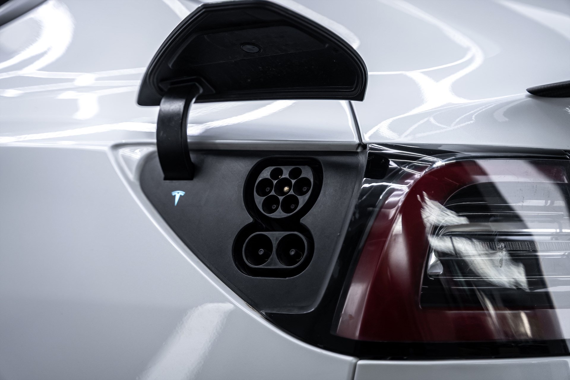 Tesla Model 3 - bild 13