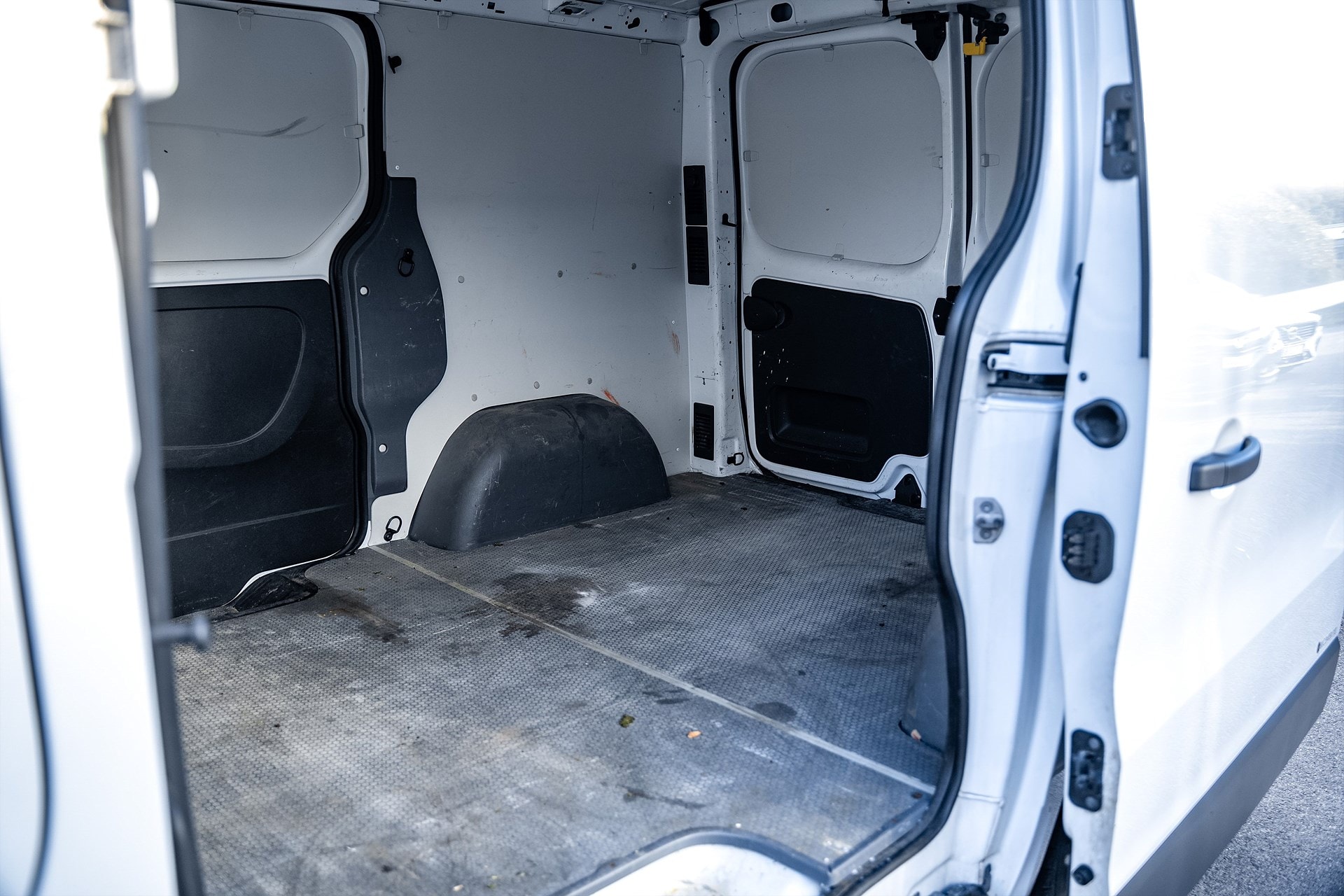 Nissan NV300 - bild 12