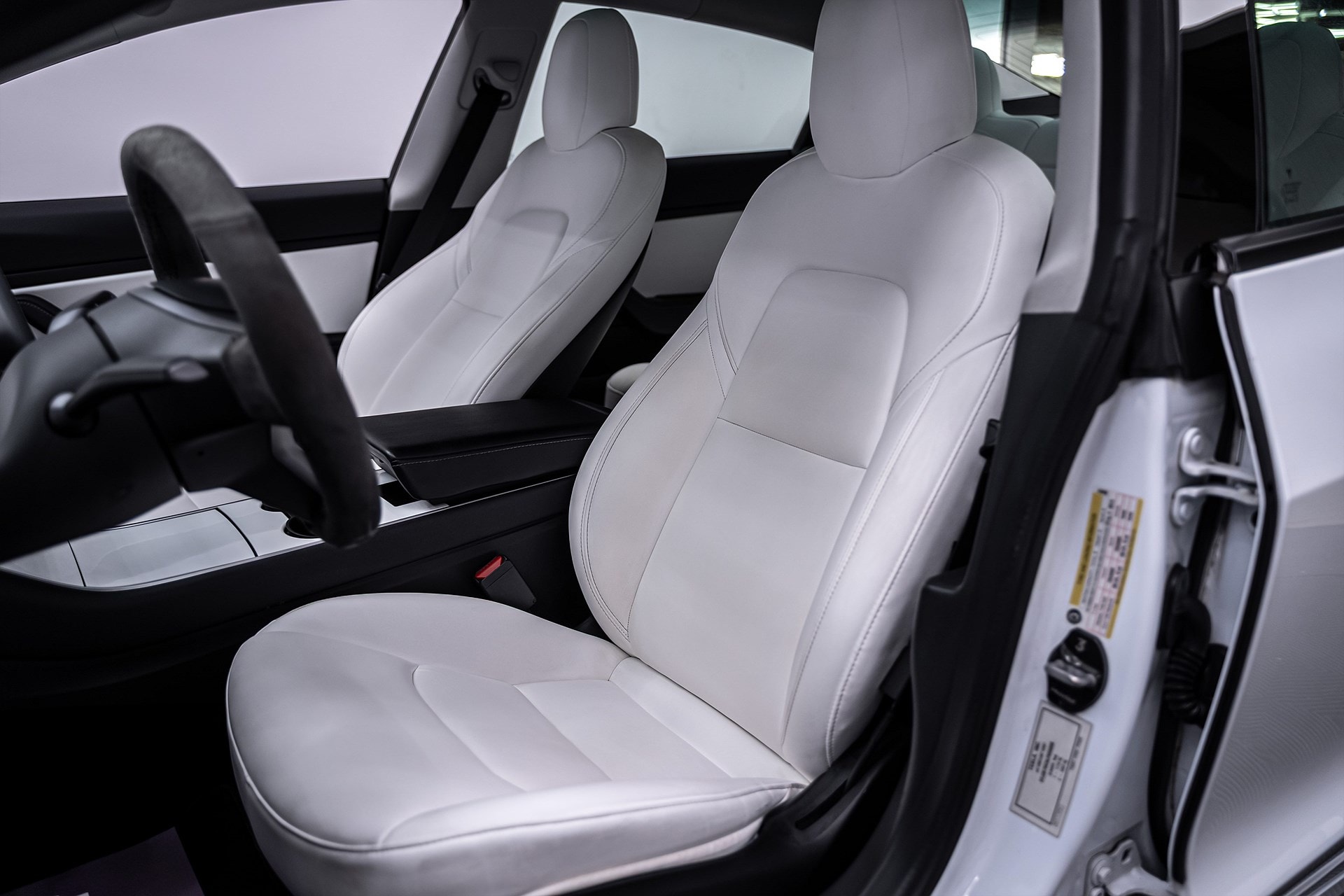 Tesla Model 3 - bild 23