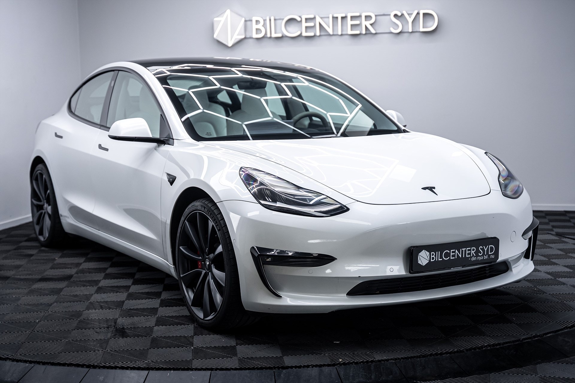 Tesla Model 3 - bild 6