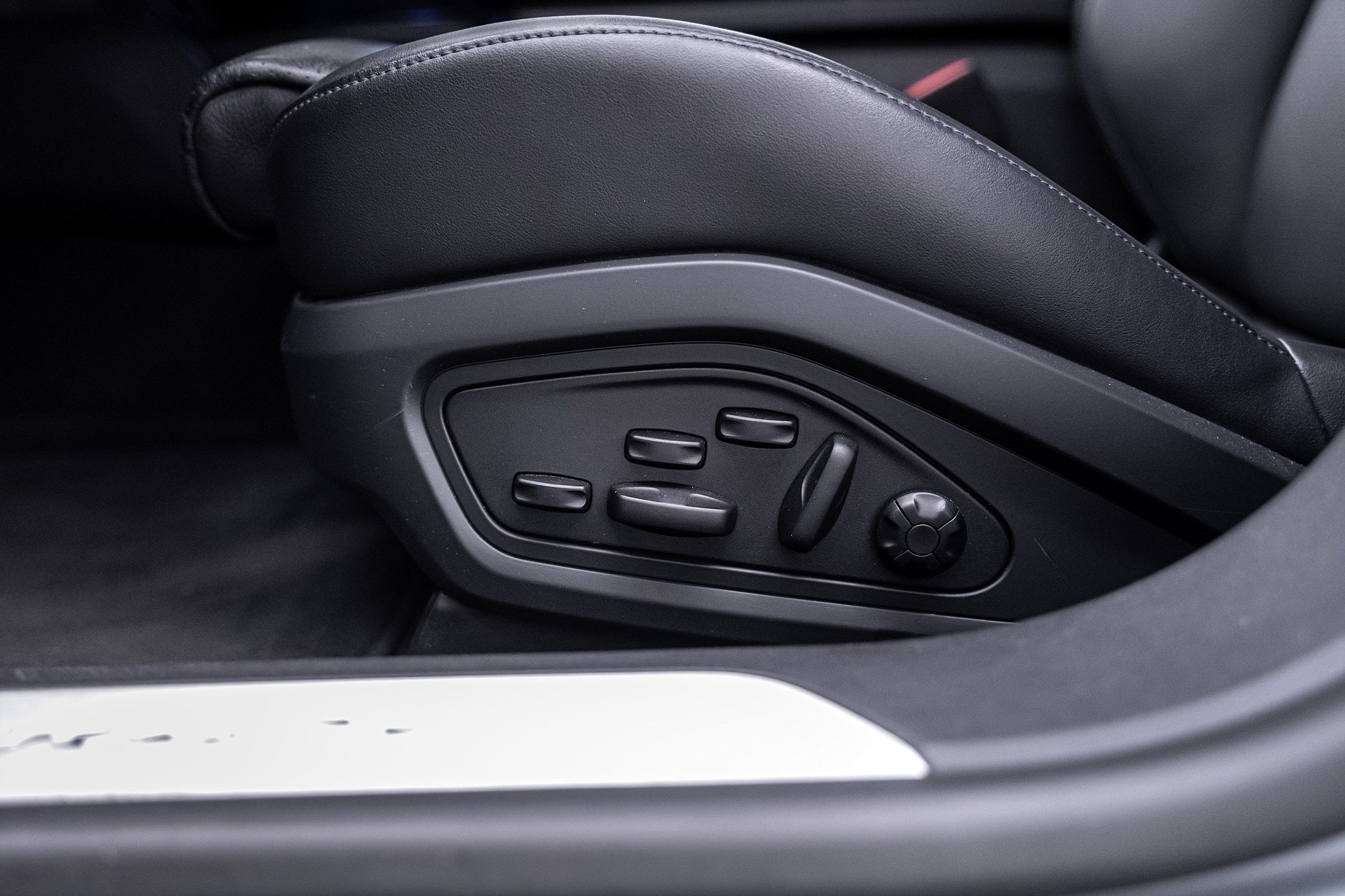 Porsche Taycan 4S - bild 23